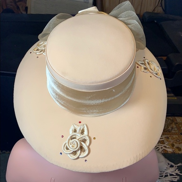 SOGIC CHURCH LADY HAT GOLD CREAM MED main image 7
